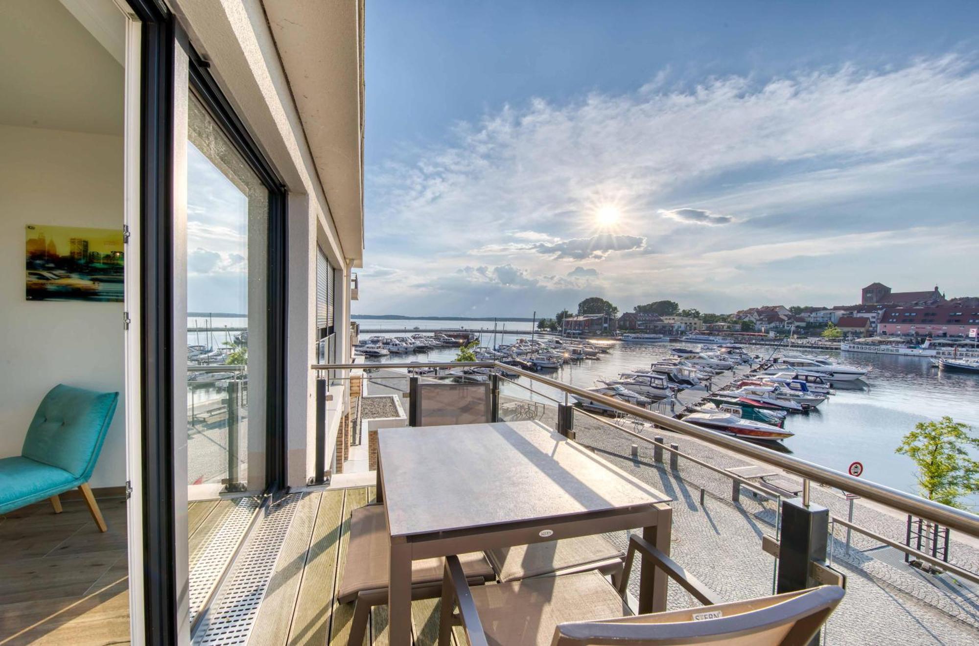 Mueritz Utkiek - Apartment Mit Seeblick & Balkon In Der Hafenresidenz Waren  Exteriér fotografie